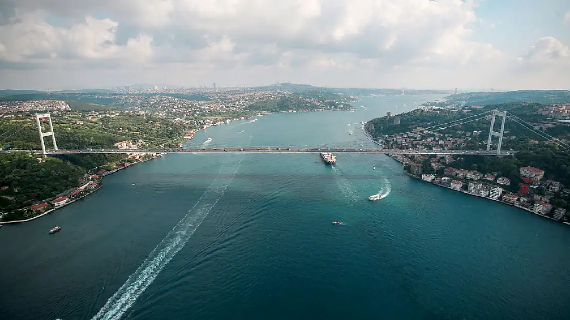 İstanbul Boğazı Yarışlardan Dolayı Trafiğe Kapatıldı