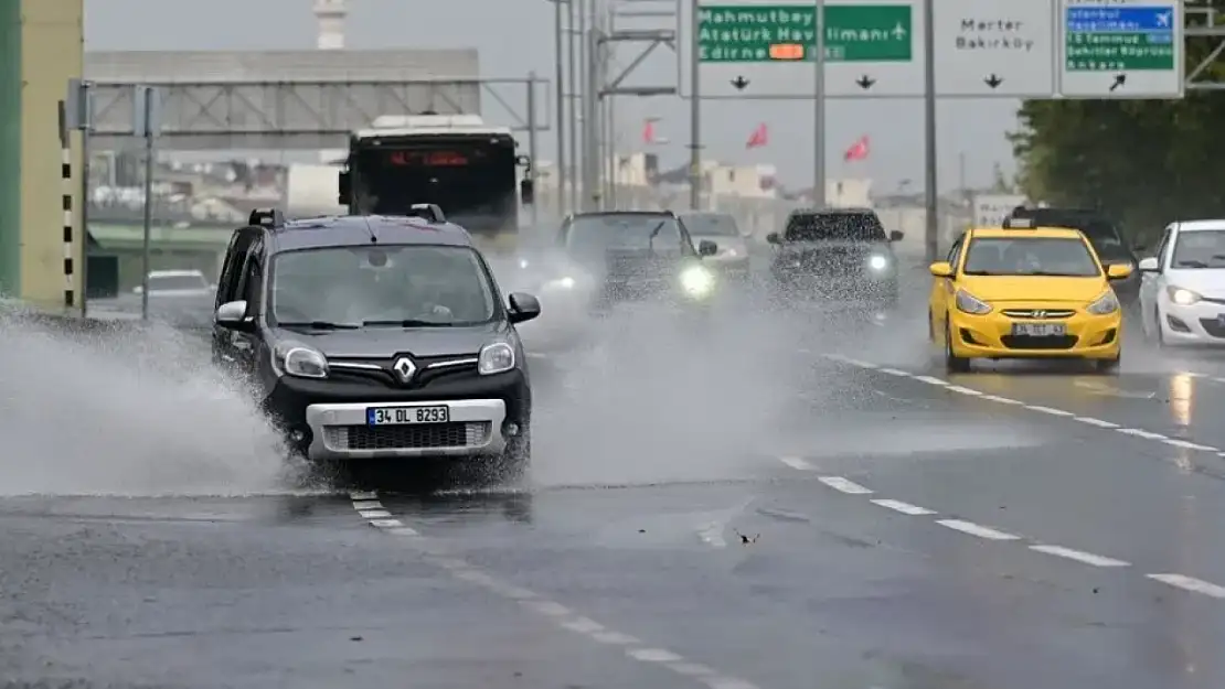 İstanbul'da kuvvetli yağış etkili oldu!