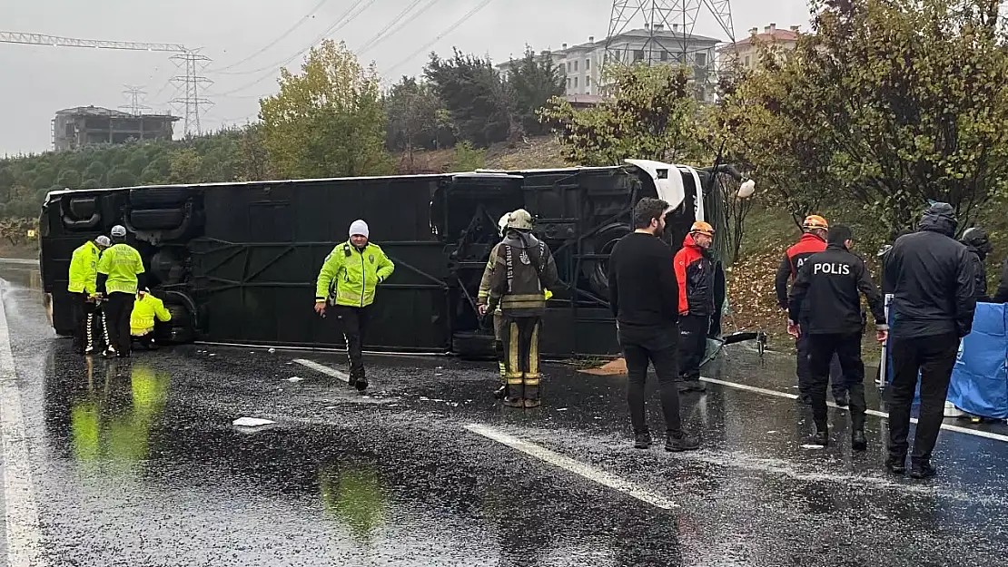 İstanbul'da otobüs devrildi: 2 yolcu öldü