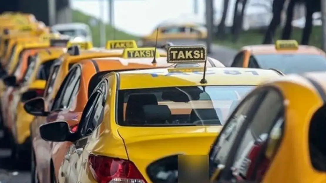 İstanbul'da Taksi Çilesi Bitmiyor, Taksicinin Kadın Yolcuya Teklifi Şok Etti!