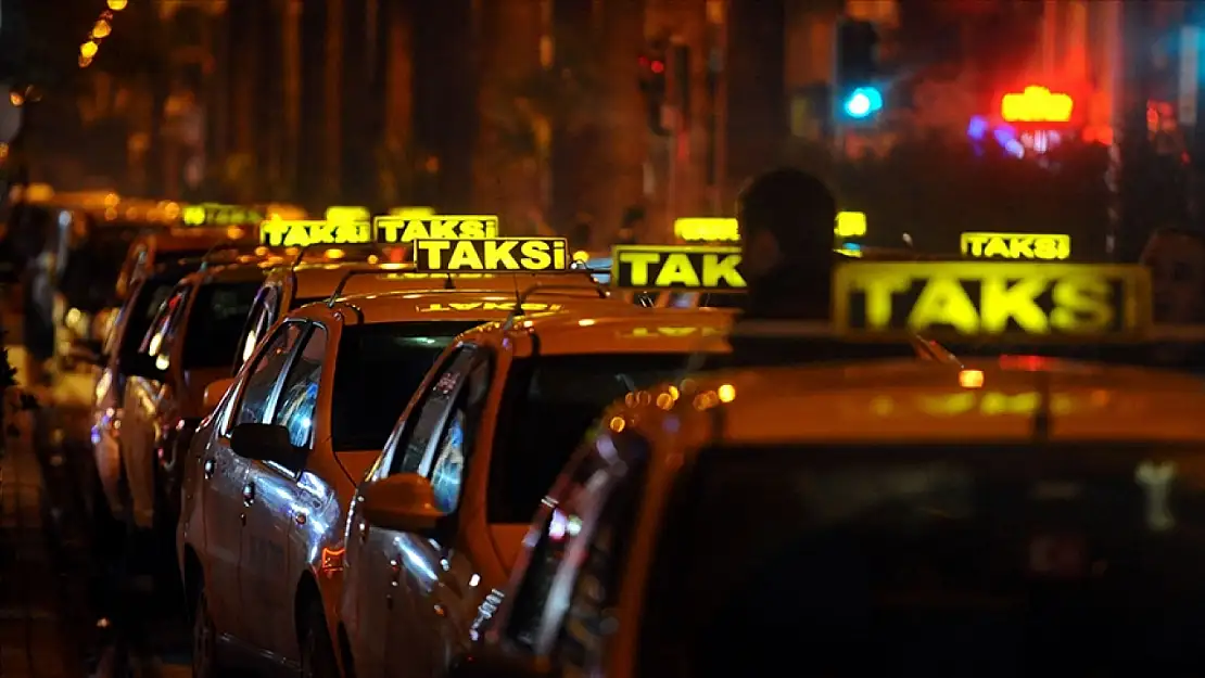 İstanbul'da Taksilerin Görünümü Değişiyor! Halk Oylaması Yapıldı