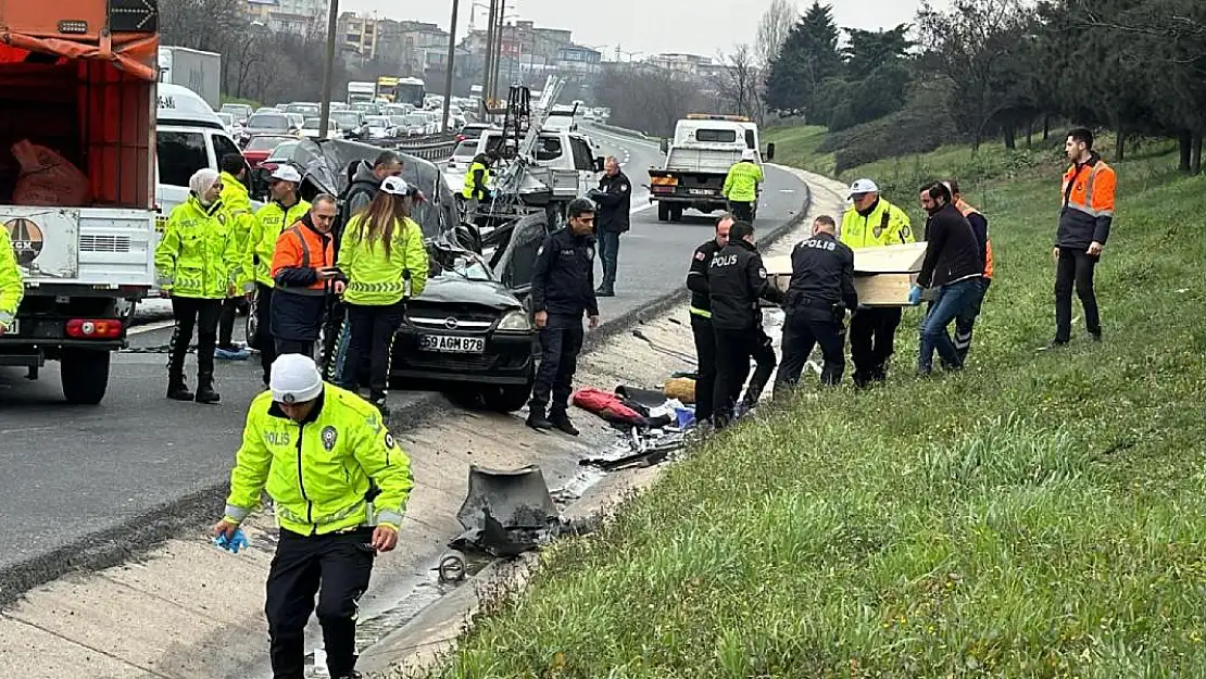 İstanbul'da Zincirleme Kaza 2 Ölü, 4 Yaralı