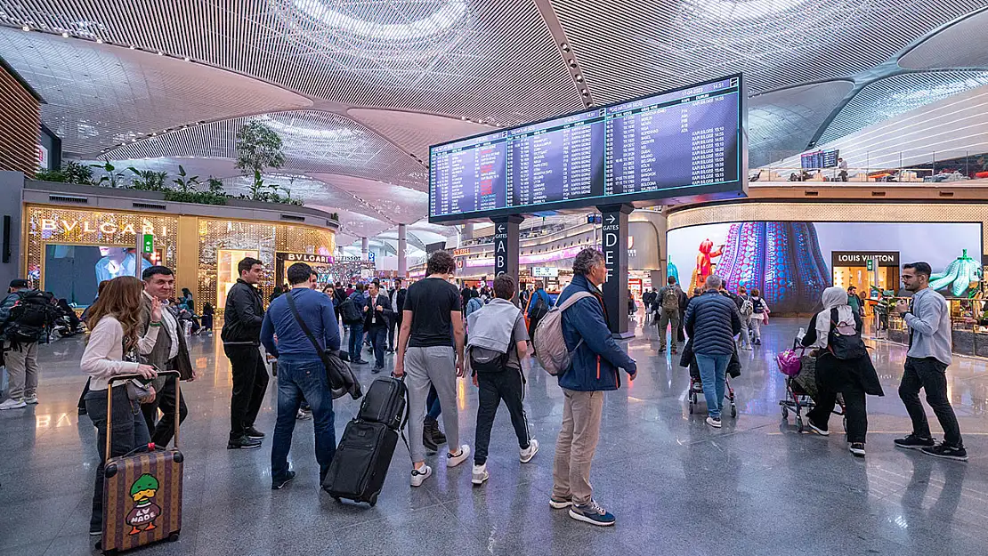 İstanbul Havalimanı'nda bayram dönüşü yoğunluğu yaşanıyor