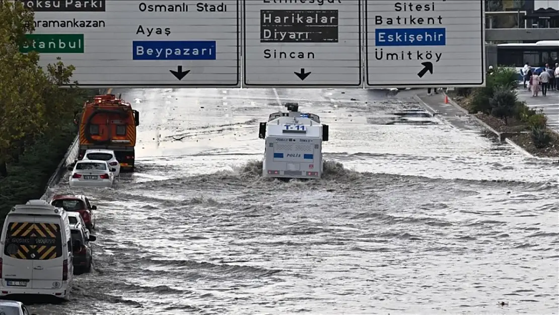 İstanbul ve Ankara'daki Sağanak Yağış Vatandaşlara Zor Anlar Yaşattı