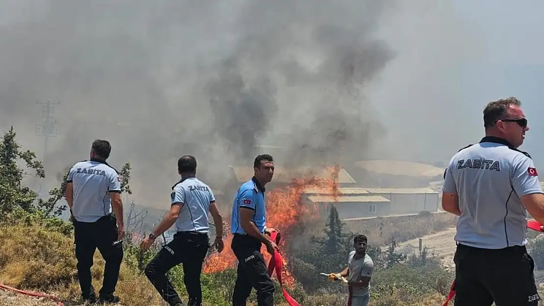 İzmir Çeşme'de Çıkan Orman Yangınında 3 Kişi Hayatını Kaybetti, 4 Kişi Gözaltına Alındı