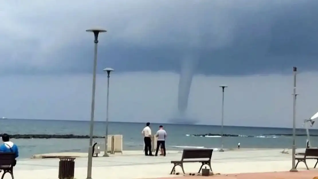 İzmir'de Dev hortum korkuttu