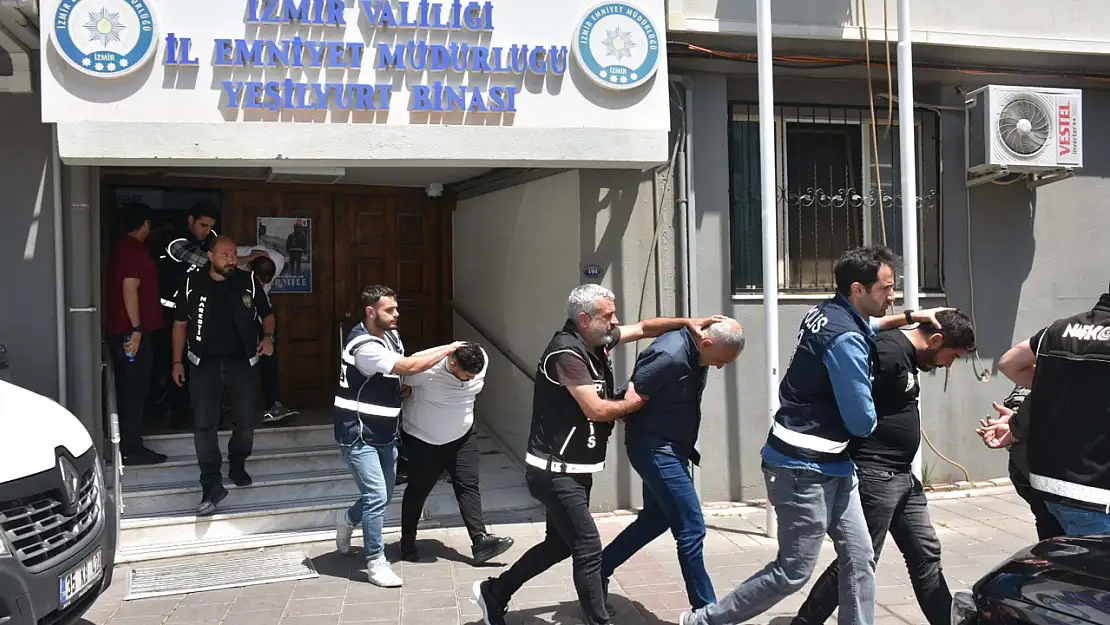 İzmir'de İki Suç Çetesine Operasyon: 21 Tutuklu