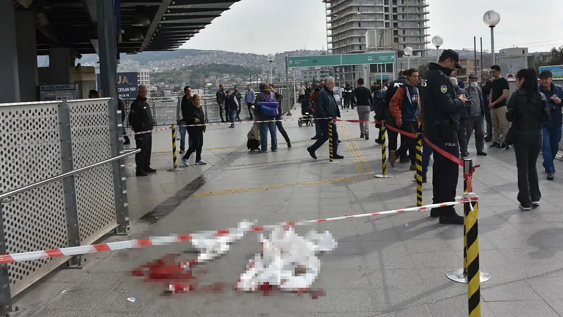 İzmir'de kalabalık ortasında silahlı saldırı 1 ölü, 2 yaralı