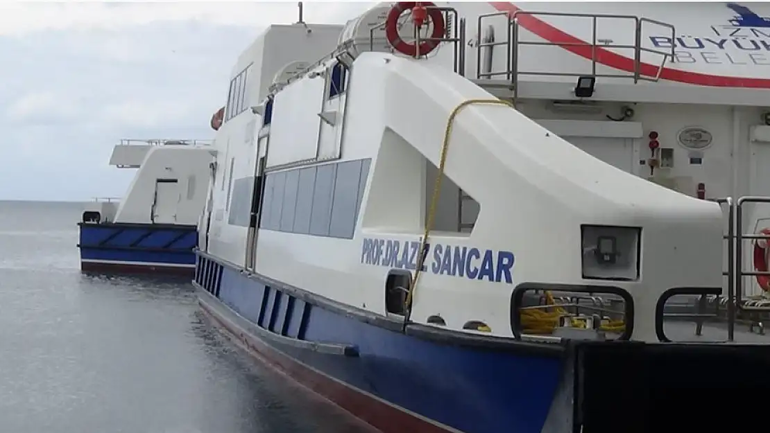 İzmir'de olumsuz hava şartları nedeniyle deniz ulaşımı iptal edildi