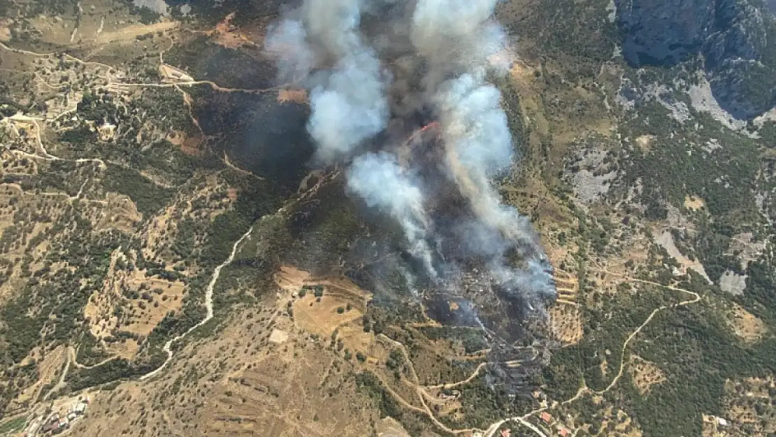 İzmir Karaburun'daki Orman Yangınına Müdahale Sürüyor
