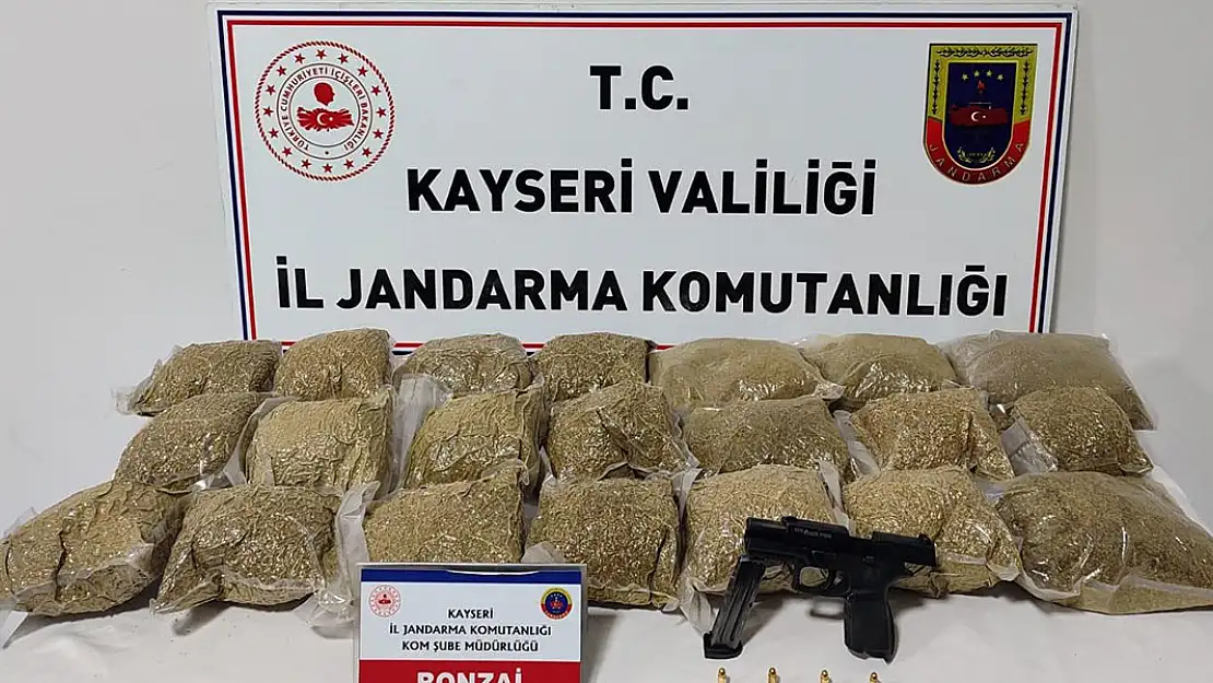 Jandarma zehir tacirlerine geçit vermedi 16 kilo uyuşturucu ele geçirildi