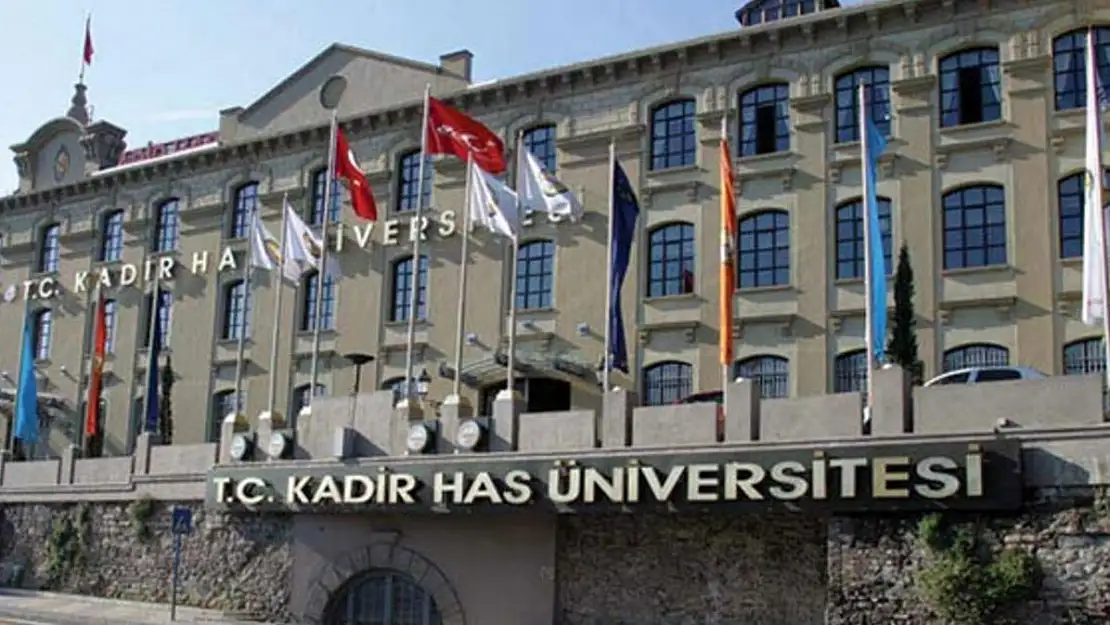 Kadir Has Üniversitesi, 'Mescide Ayakkabıyla Girme Tartışması' hakkında inceleme başlattı