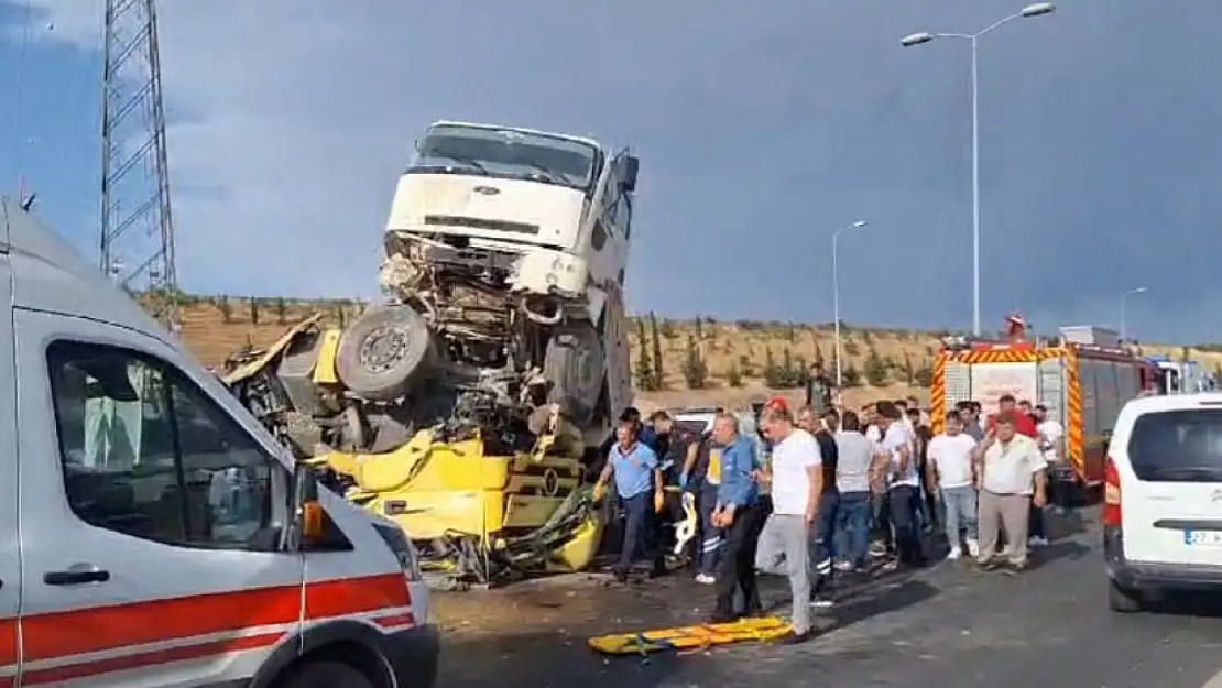 Kamyon Tırın Üzerine Çıktı: 1 Ölü, 2 Yaralı