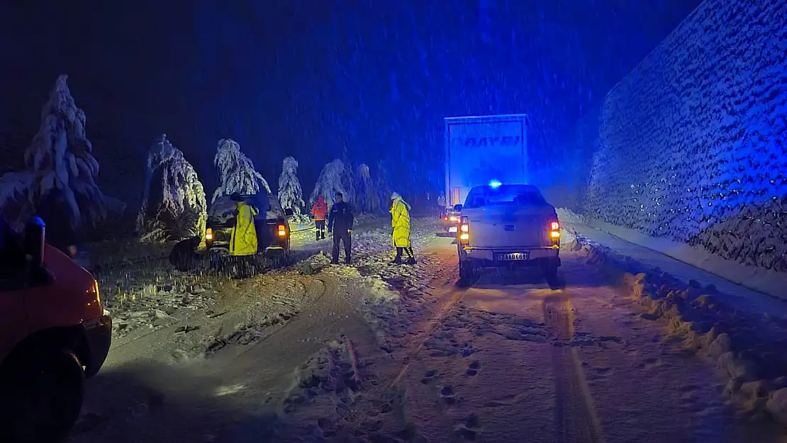 Kar, Ülkeyi Etkisi Altına Aldı Yollar Kapandı