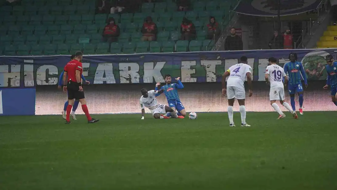 Karadeniz'de Kritik Zafer: Rizespor, Eyüpspor'u Tek Golle Geçti