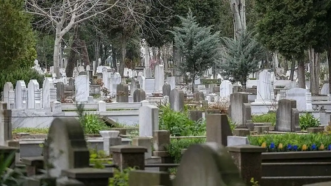 Kardeşler Arası Mezarlıkta Ot Yakma Tartışması Kanlı Bitti!