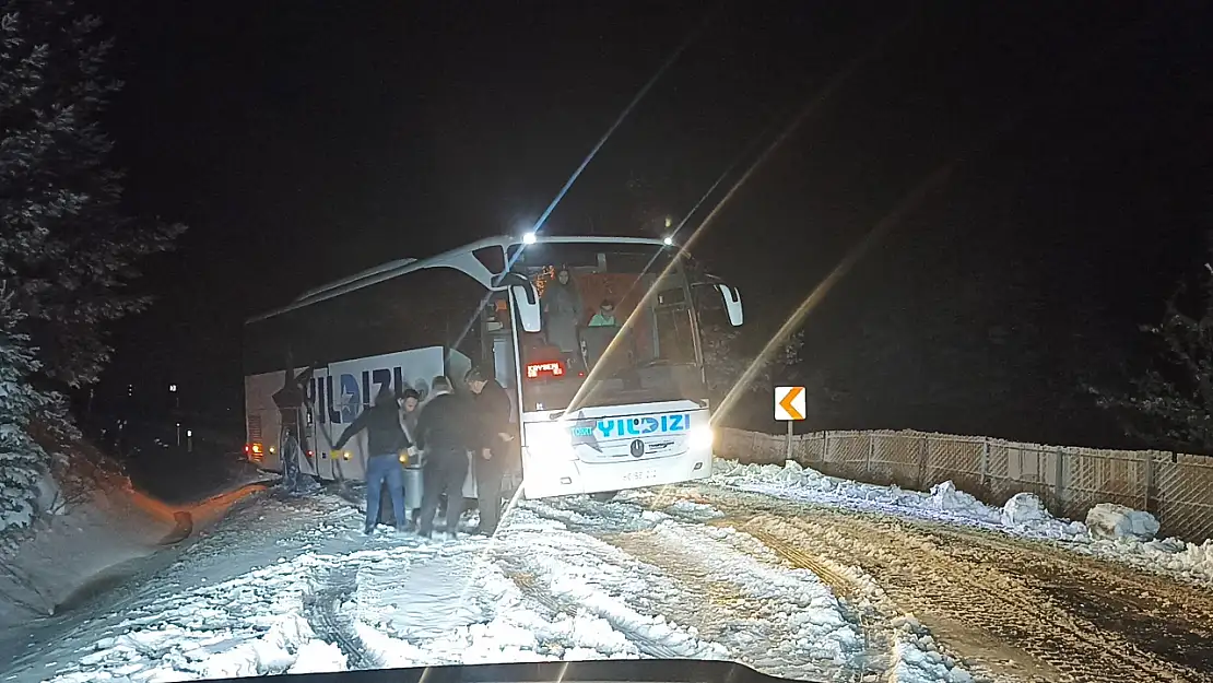 Kastamonu'da Kar Yolları Kapattı