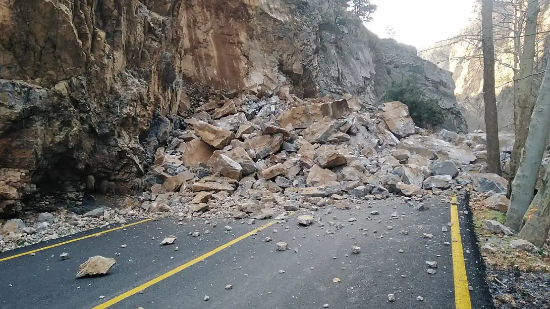 Kayseri Kapuzbaşı Yolu'nda heyelan