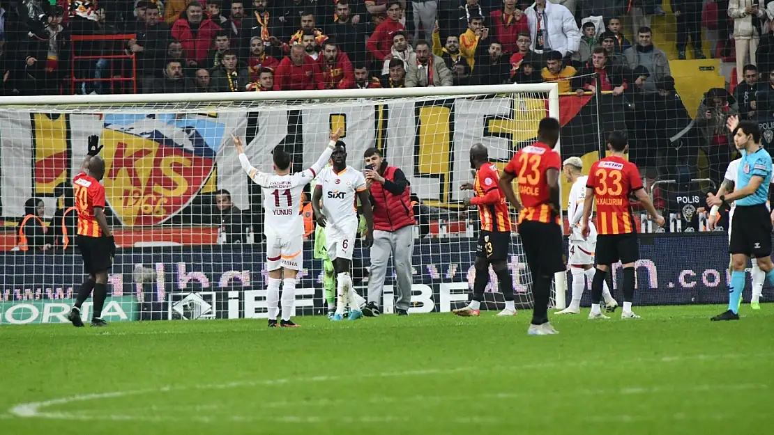 Kayserispor - Galatasaray Maçında Akılalmaz Olay!