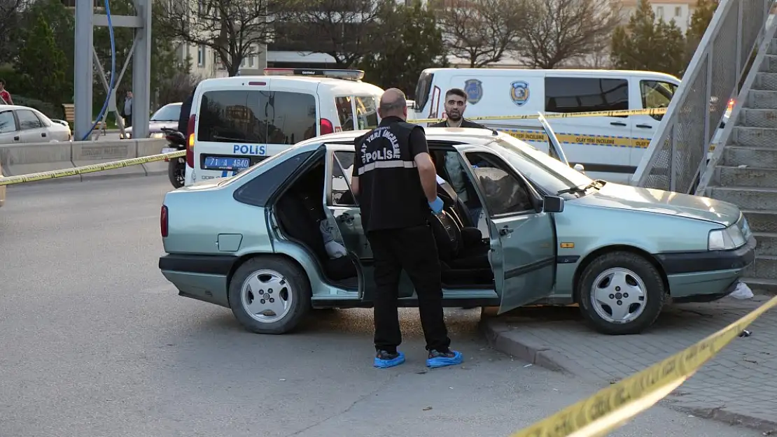 Kaza Yapınca Sinirlenip Sevgilisinin Boğazını Kesti