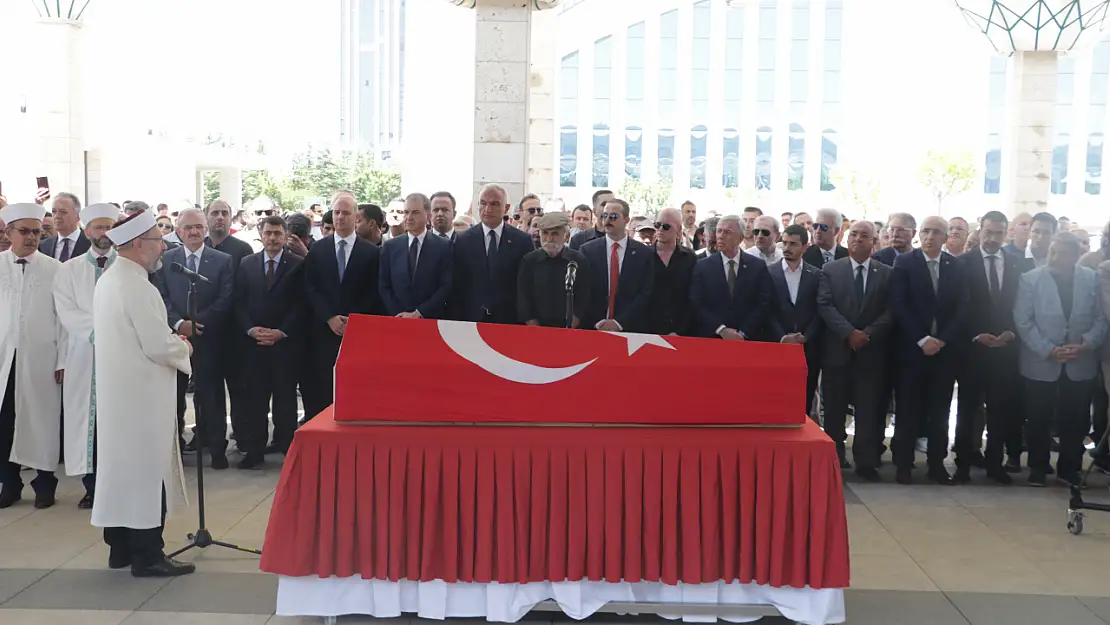 Kenan Işık Cenaze Töreni Ardından Defnedildi