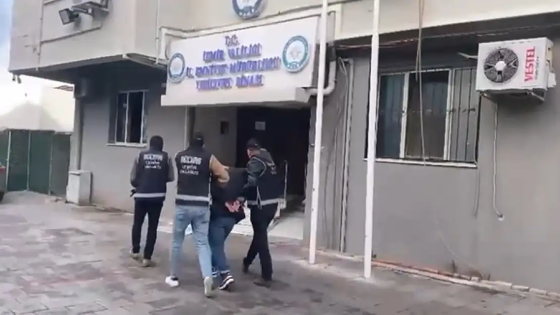 Kırmızı Bültenle Aranan Şahıs İzmir'de Yakalandı