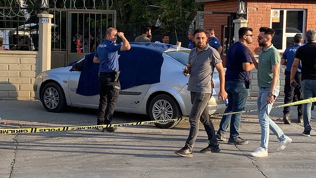 Konya'da Vahşet! Eşini Bıçaklayarak Öldürdüğü Araçla Karakola Gidip Teslim Oldu