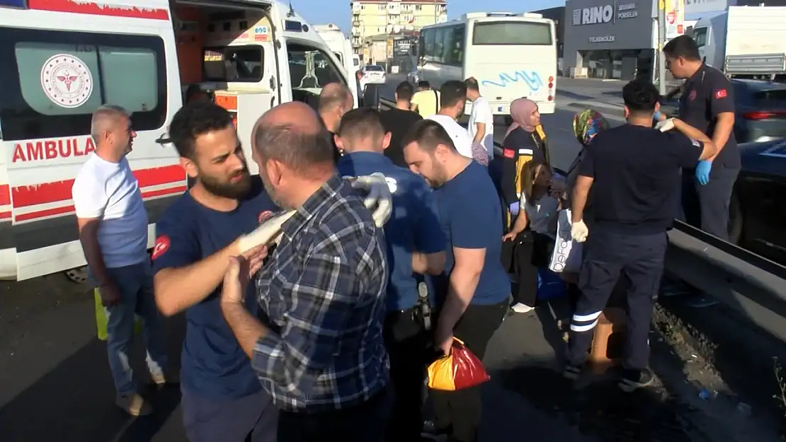 Küçükçekmece'de Yol Kavgası Zincirleme Kazaya Sebep Oldu: 13 Yaralı