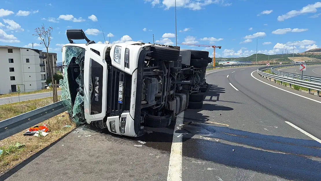 Kuzey Marmara Otoyolunda TIR Devrildi