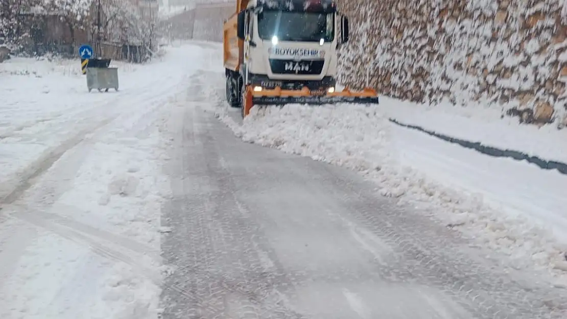 Malatya'da 129 mahallenin yolu kar nedeniyle kapandı