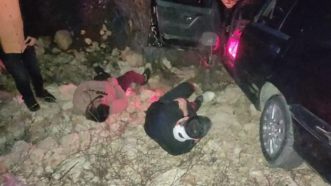 Mardin'de kontrolden çıkan araç şarampole yuvarlandı: 5 yaralı