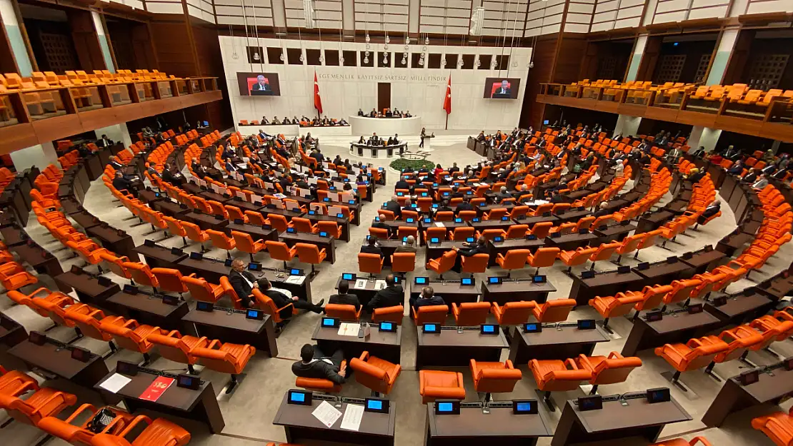 Meclis'te Gergin Anlar, Osman Gökçek ile Ali Mahir Başarır Birbirine Girdi