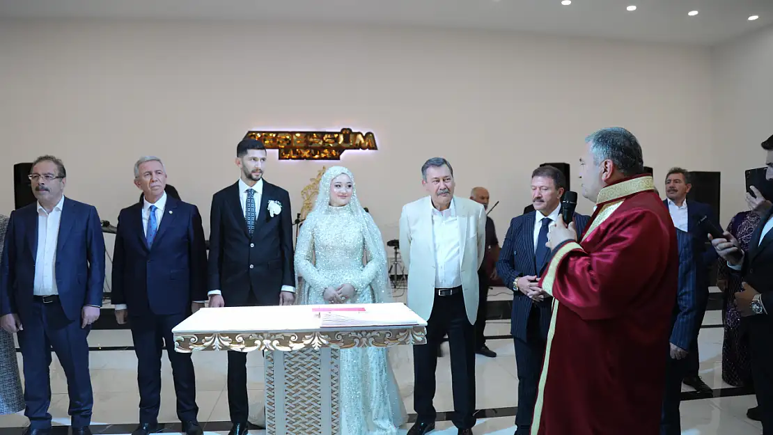 Melih Gökçek ve Mansur Yavaş Kimin Düğününde Nikah Şahidi Oldu?