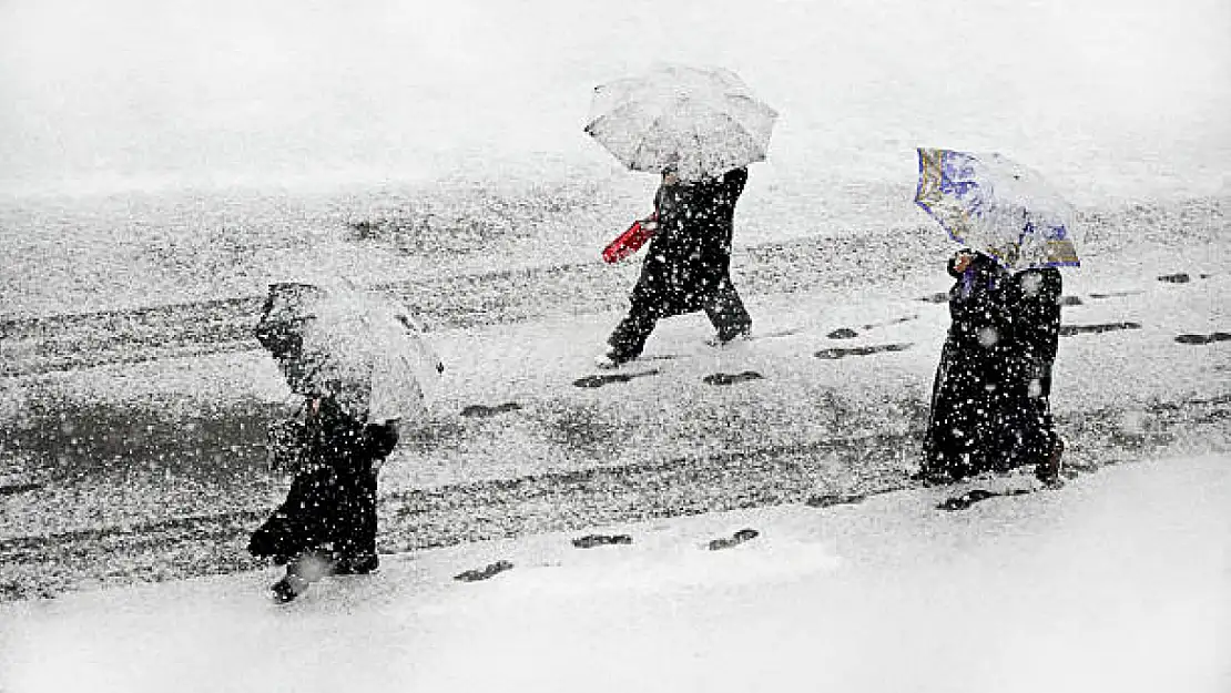 Meteoroloji Turuncu ve Sarı Kodla Uyardı: Buzlanma, Don, Kuvvetli Yağış ve Rüzgara Dikkat!