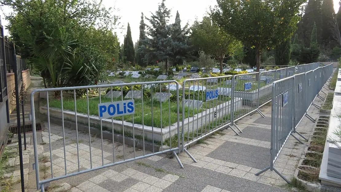 Mezarı yarın açılacak! Cem Garipoğlu'nun mezarına bariyerli önlem