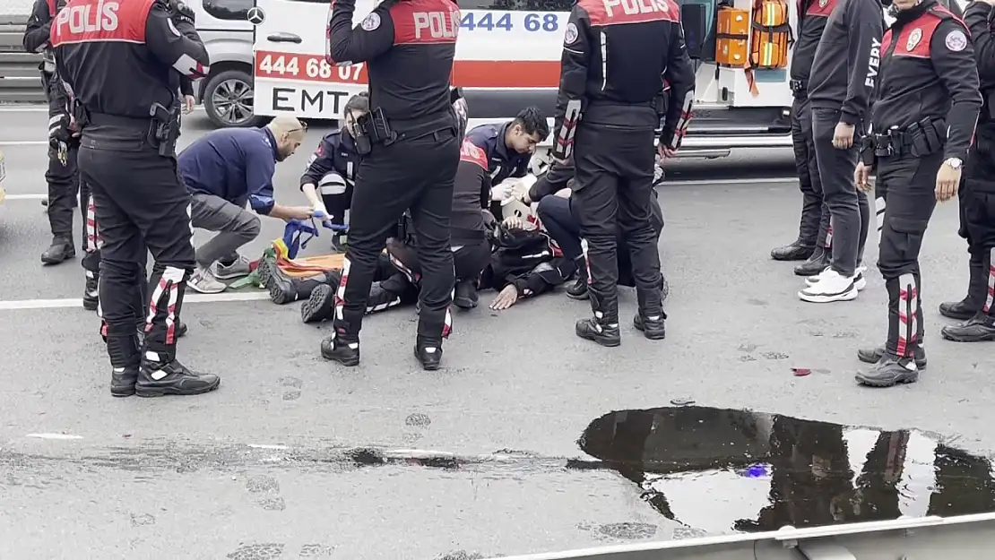 Motosikletli Polis ile Ticari Taksi Çarpıştı: 2 Polis Yaralandı