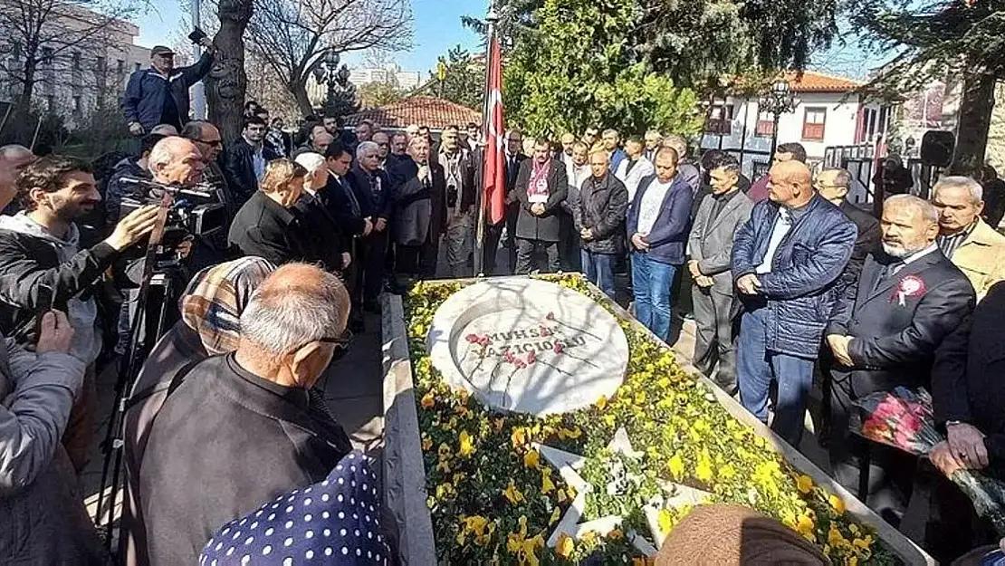 Muhsin Yazıcıoğlu Mezarı Başında Dualarla Anıldı