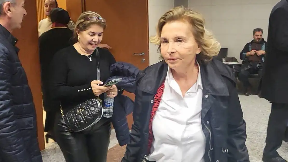 Nazlı Ilıcak'tan İtiraf FETÖ'yü Yanlış Değerlendirdim