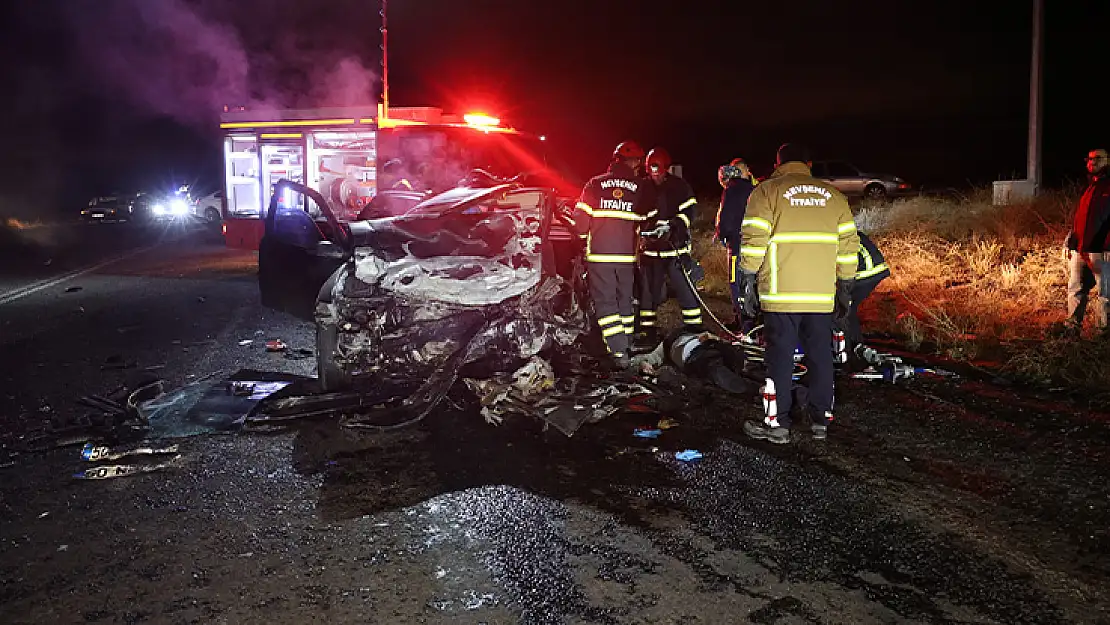 Nevşehir'de otomobiller kafa kafaya çarpıştı: 2 ölü