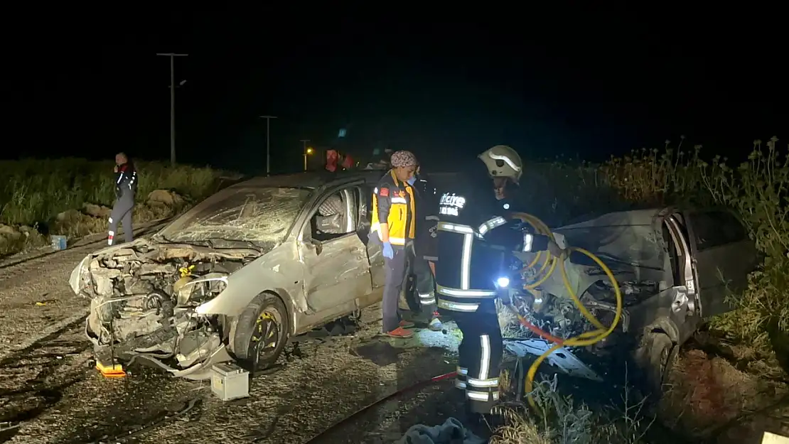 Oğlunun Kullandığı Otomobili Sollamak İsterken Faciaya Neden Oldu: 3 Ölü, 5 Yaralı