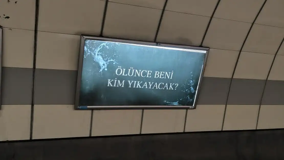 'Ölünce beni kim yıkayacak?' Afişlerinin Gizemi Ortaya Çıktı