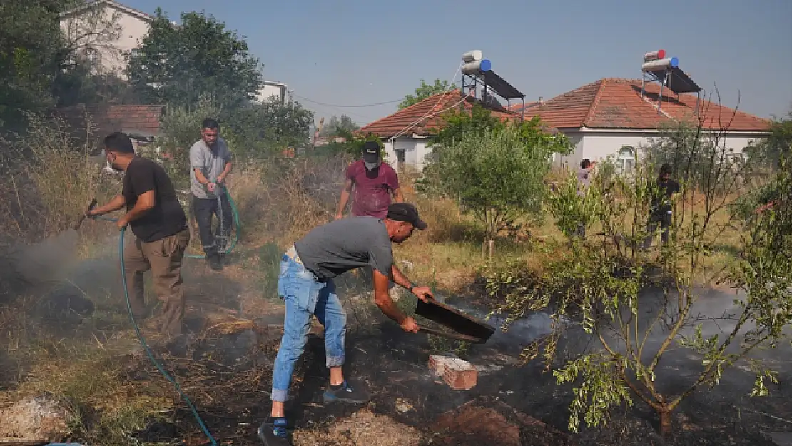 Orman Yangını Yerleşim Yerine Ulaştı! 1 Mahalle Boşaltıldı