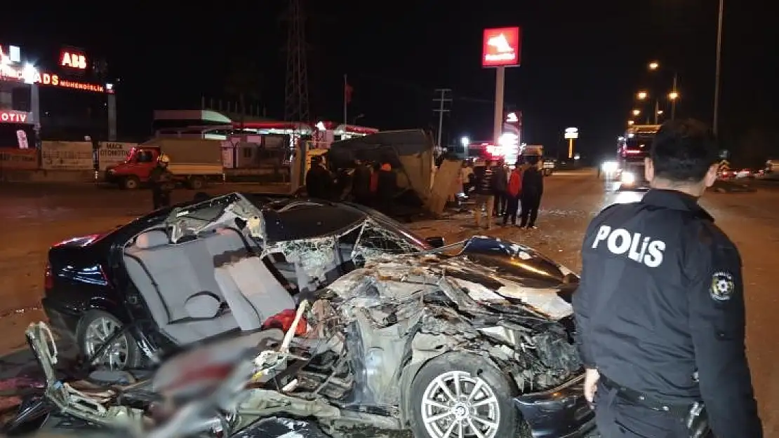 Otomobilin Hurdaya Döndüğü Kazada 1 Ölü, 3 Yaralı