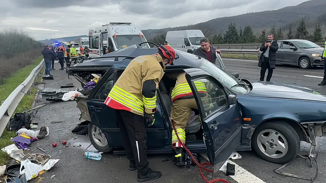 Otoyol Savaş Alanına Döndü 1 Ölü, 2'si Ağır 5 Yaralı