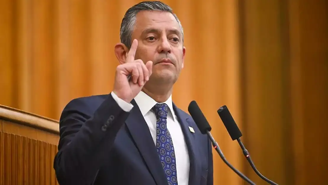Özgür Özel'den Kayyum İddialarına Sert Yanıt! AK Partili belediyelere cumhurbaşkanlığı bağış mı yapıyor?