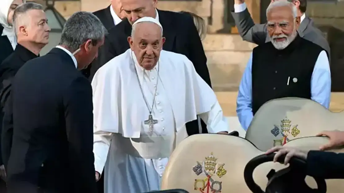 Papa'dan Yapay Zeka Uyarısı: İnsanlığı Mahkum Etmiş Oluruz!