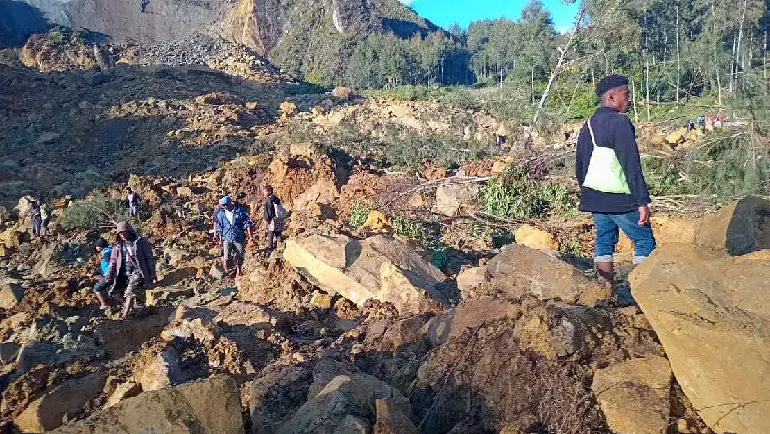 Papua Yeni Gine'de Toprak Kayması: 100 Ölü!