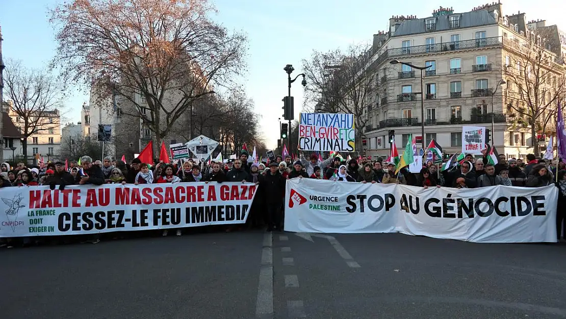 Paris'te binlerce kişi Gazze'de ateşkes için yürüdü