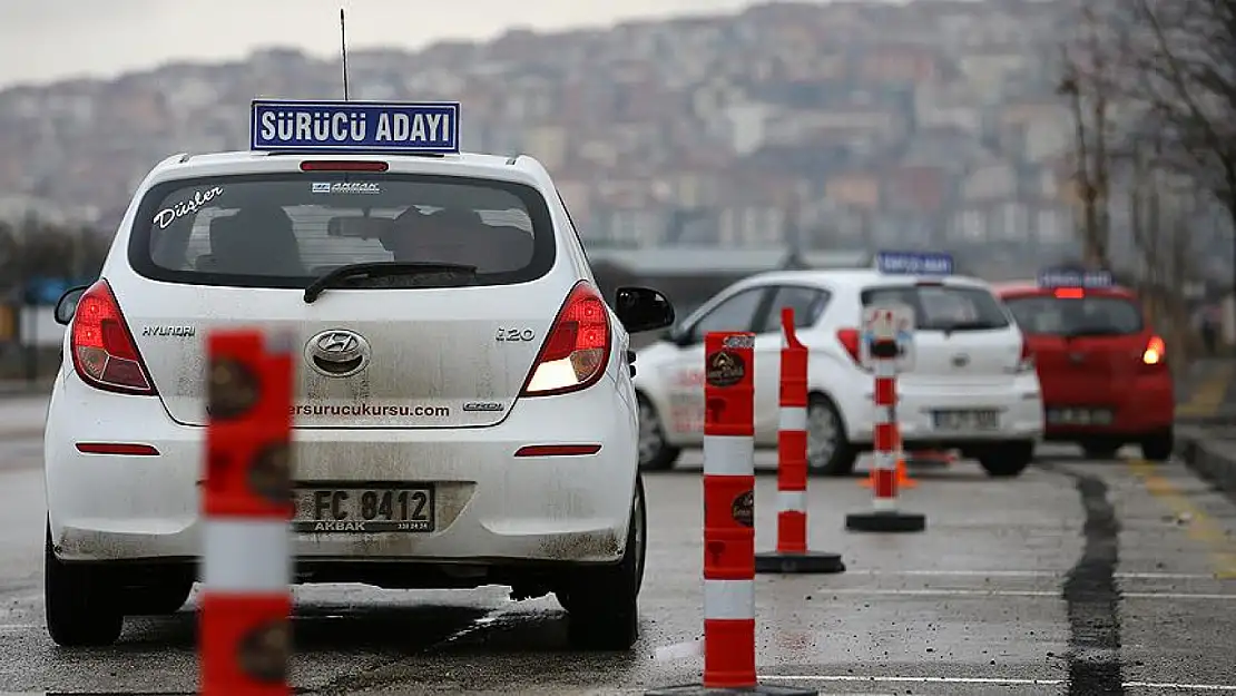 Parkur Alanı Ezberleniyor, Sınav Kolay Geçiliyor! Direksiyon Sınavında Yeni Düzenleme Yolda