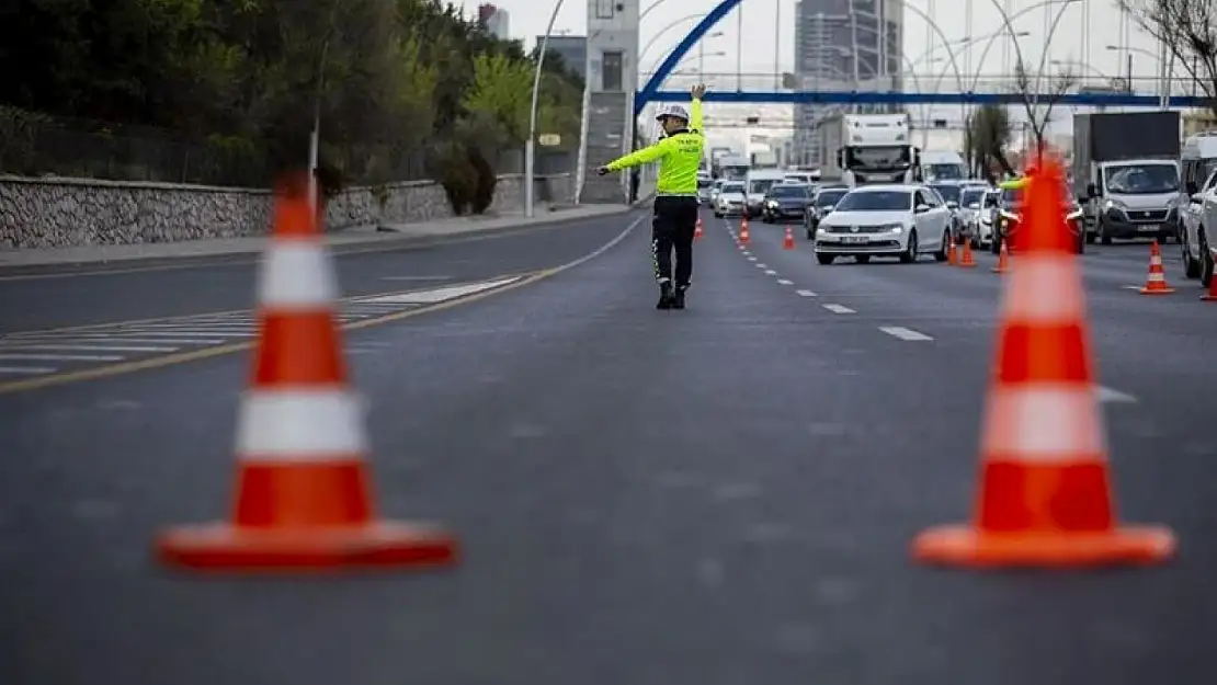 Pazar Günü İstanbul'da Bazı Yollar Trafiğe Kapatılacak